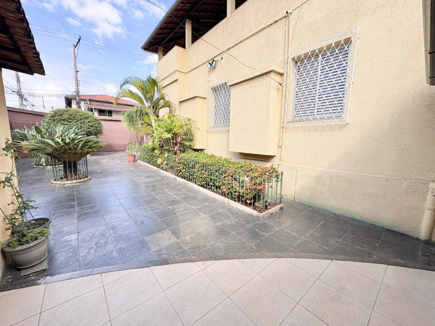 Foto 3 de Casa em ponto comercial no bairro Carlos Prates