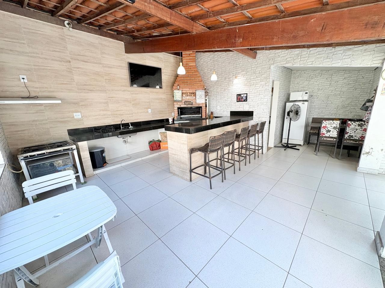 Foto 3 de Casa com 02 moradias e piscina no bairro Braúnas