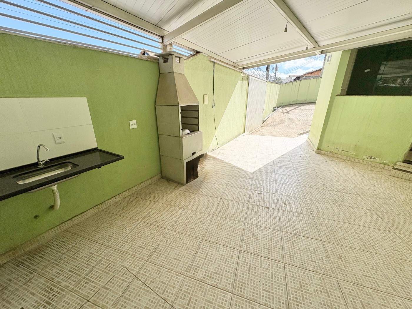 Foto 4 de Casa triplex no bairro Xangrilá