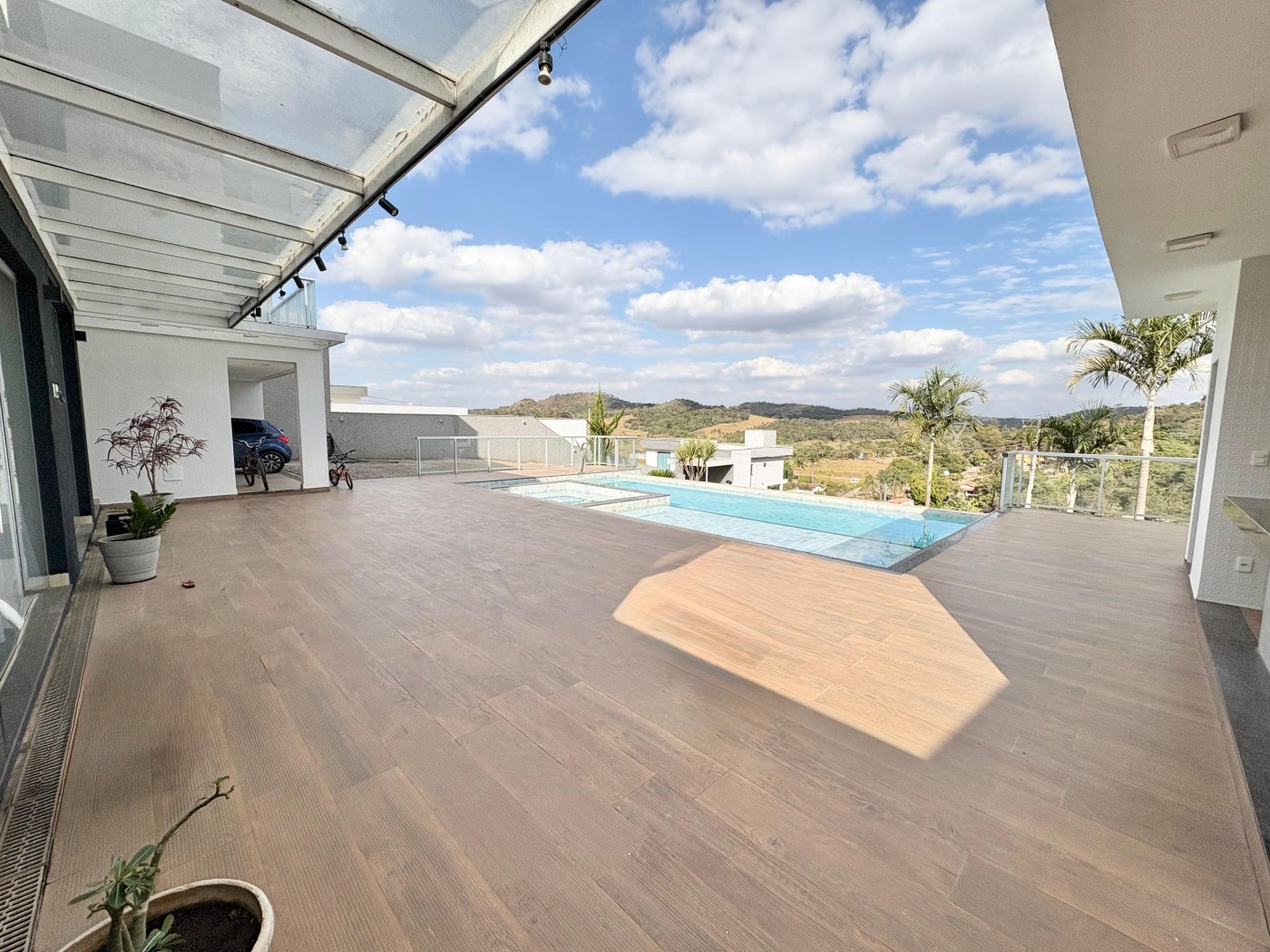 Foto 3 de Casa com piscina no condomínio Aldeias do Lago